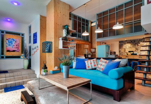 Blu Cabin Ari Stylish Gay Poshtel