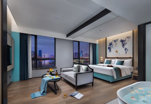 凯里亚德全套房酒店（湖南金融中心店）外景图