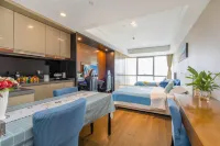 Qingdao Zhonglian Free Harbor E-sports Seaview Apartment (Baicheng Railway Station)
