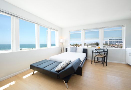 에어 베니스 온 더 비치