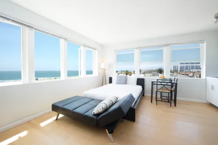 Air Venice on the Beach