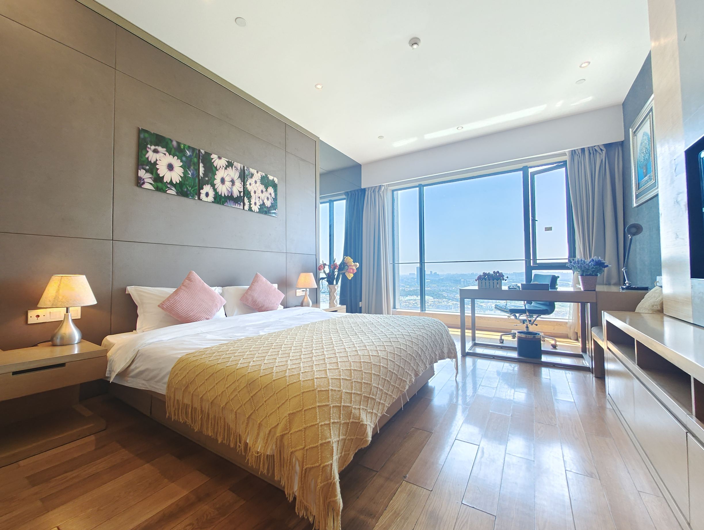 Quzhi Hippoly World Trade Apartment (Guangzhou Tower Pazhou Convention and Exhibition Center)