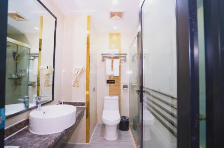 Berman Hotel (Yulin Bobai Hakka Culture Pedestrian Street) Отели рядом с достопримечательностью «Oriental Pearl (Renmin North Road Branch)»