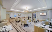Vienna Hotel (Zhuji Station Baolong Plaza)