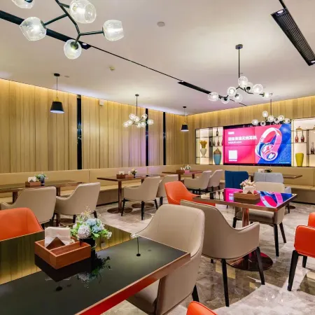 Echarm Hotel (Shache Zhengwuzhongxin Baicheng Railway Station)
