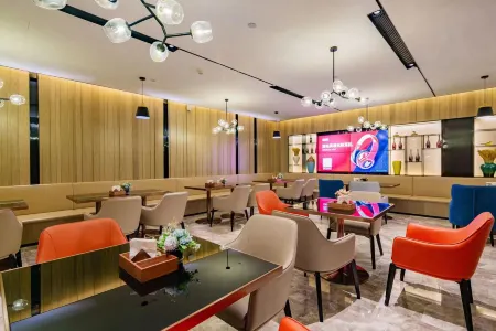 Echarm Hotel (Shache Zhengwuzhongxin Baicheng Railway Station) Отели рядом с достопримечательностью «Armanisa Royal Memorial Mausoleum»