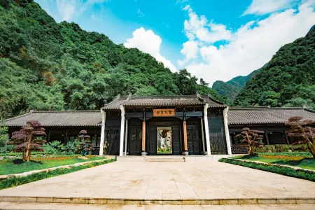 Baokang Lamei Valley Zizhai Отели в г. Баокан