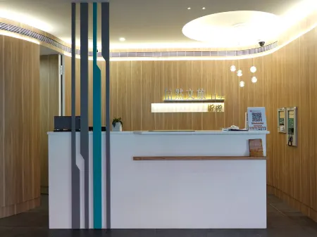 Trust Hotel Отели рядом с достопримечательностью «The Art of Fine Handwriting - Zhu Jiuying»