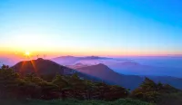 Holiday Inn Jiugongshan Tongshan - Mountain view