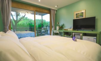 Shanghai Natural Reverberation Resort