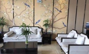 Ruili Business Hotel