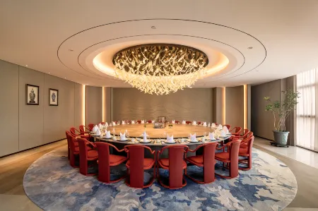 Wyndham Grand Plaza Royale Yujia Anhua Отели в г. Аньхуа