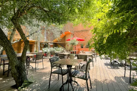 Le Magnan Отели рядом с достопримечательностью «Place de lHorloge»