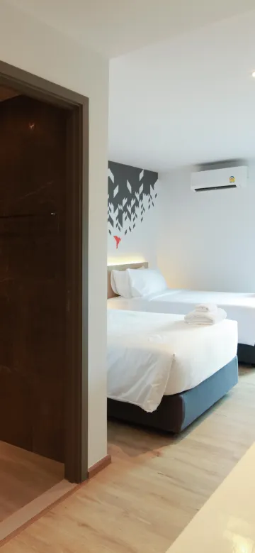 ห้องดีลักซ์ เตียงแฝด พร้อมวิวเมือง