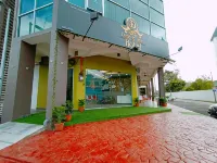 Dane & Shue Hotel Hotels near Ah Tar Motor Parts