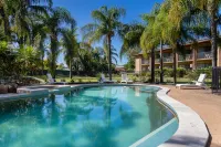 Charbonnier Hotel Singleton - Pools