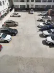Huachi Liangyuan Hotel - parking