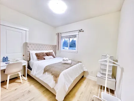 Sweet Home-Separate Entry-Near YVR Airport & Skytrain & Costco Отели рядом с достопримечательностью «UBC Rose Garden»