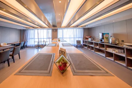 Yutong Business Hotel (Xinzheng International Airport Branch)