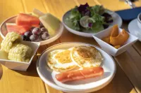Kongliu KurdeNing bairui Camp - breakfast