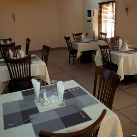 Emzrel Hotel & Suites