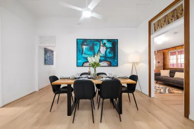 Elegant 5Br Queenslander- Walk to CBD & South Bank Hotels in 