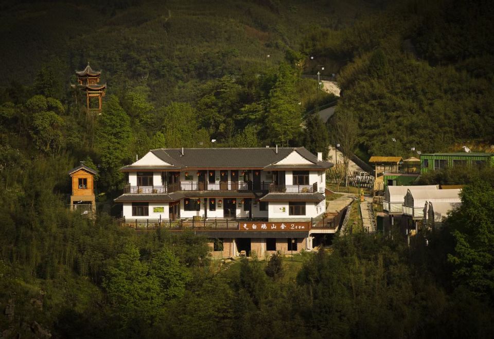 Muchuan Baixian Mountain House 전경