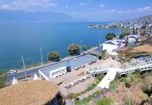 Dali Changleju Seaview Hotel의 모던한 객실 내부