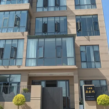 Luliang Erjie Jia Zai Shanchuan Homestay
