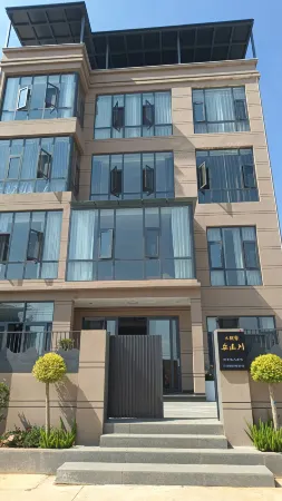 Luliang Erjie Jia Zai Shanchuan Homestay Отели в г. Лулян