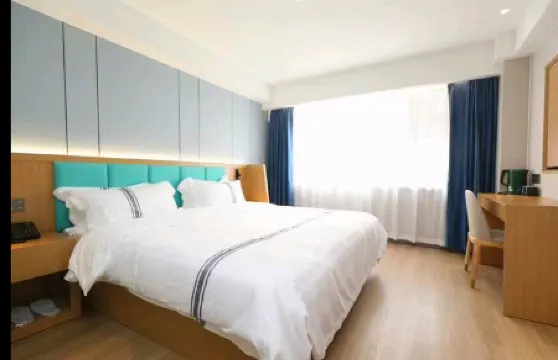 Xinghai Homestay (Zhengzhou Erqi Square Subway Station)