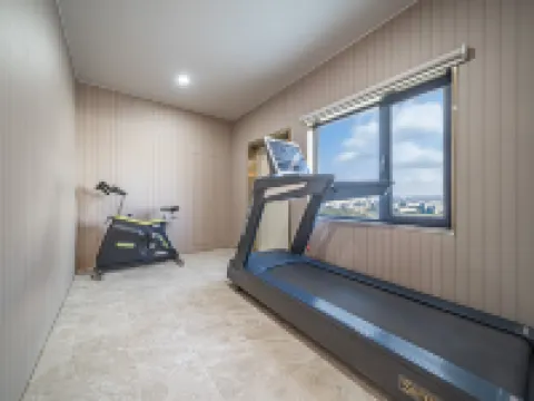 HanTing Hotel (Golmud Bayi Middle Road Kunlun Square) Hotels in Golmud