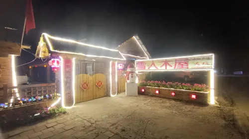 Arctic Village Snowman Chalet