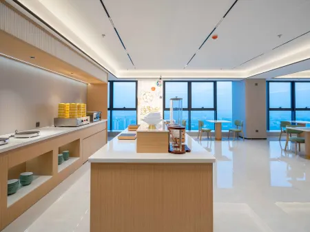 Junhao Hotel (Long'an District Wanda Plaza) Отели рядом с достопримечательностью «Horse and Chariot Pits of Yin Ruins»