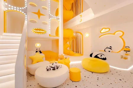 Panda Youkong Designer Suite Homestay (Chengdu Panda Base) Отели рядом с достопримечательностью «Swan Lake»