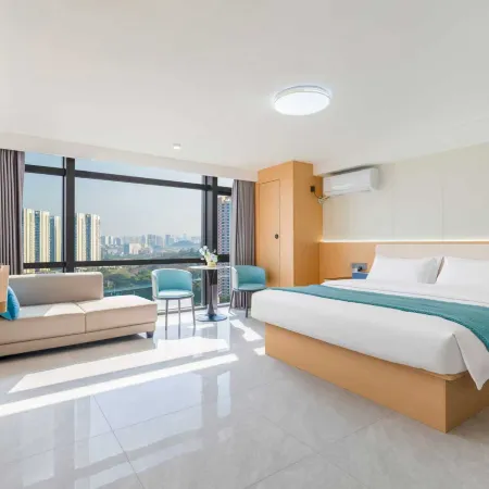 Candy Holiday Apartment (Nanning East Station South Square)