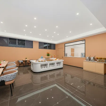 Hechi Rezen Trend Hotel (Jinchengjiang Station Baima Pedestrian Street Branch)