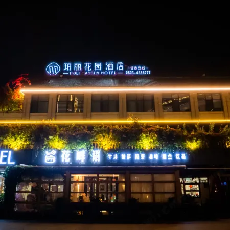 Poli Garden Hotel