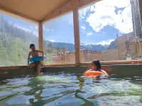 Lixian Guergou · Realm · Encounter Snow Mountain Resort - 수영장