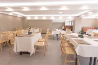 Kaixin Light Luxury Hotel (Dali High-Speed Railway Station Xingsheng Bridge)