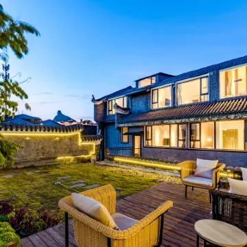 Floral Hotel· Courtyard 8, Gonghou Lane hotel (Guilin Liangjiang Sihu Elephant Trunk Mountain) Hotels near Solitary Beauty Peak Prince City Scenic Area