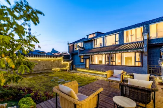 Floral Hotel· Courtyard 8, Gonghou Lane hotel (Guilin Liangjiang Sihu Elephant Trunk Mountain) Hotel di 