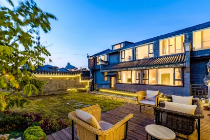 Floral Hotel· Courtyard 8, Gonghou Lane hotel (Guilin Liangjiang Sihu Elephant Trunk Mountain)