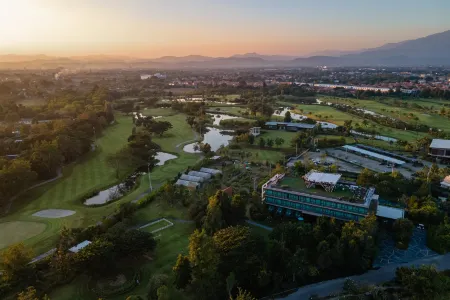 North Hill City Resort Отели в г. Ханг Донг