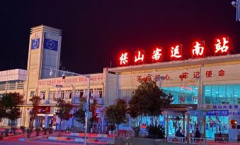 Thank Inn Hotel (Baoshan Yunrui Airport Sanguan Square)