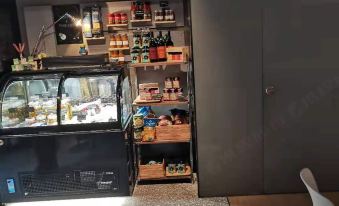 Apamen International Apartment (Zhuhai Gongbei High-speed Railway Station Store)