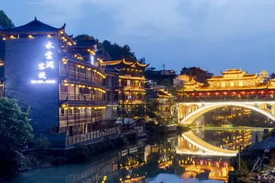 Furong Town Shuiyunxuan Inn (Furong Town Scenic Area) Hotels near Youyang Palace