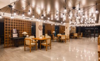 the Lishan Bright Moon Hotel