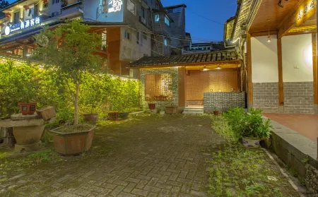 Xinyuan Inn Отели рядом с достопримечательностью «Taxia Scenic Spot, Tulou Nanjing Scenic Area»