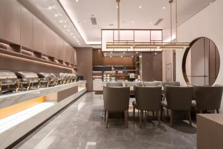 World Hotel (Jinan CBD Dingjiazhuang Subway Station) Отели рядом с достопримечательностью «Qilu University of Technology East Campus»